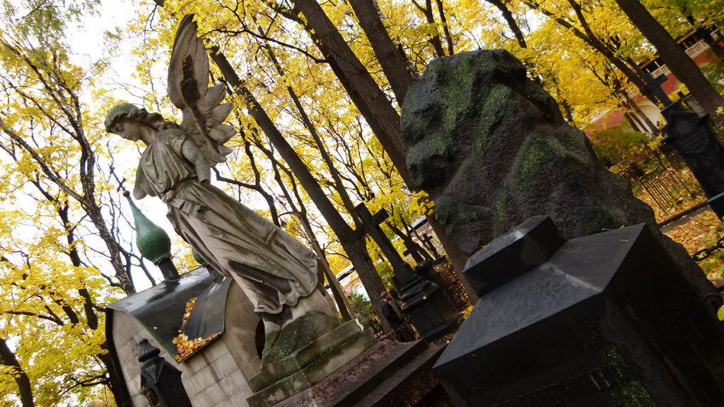 В день свадьбы ходить на кладбище В день свадьбы ходить на кладбище