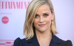 Риз Уизерспун опубликовала фото, на которой мама и дочка выглядят как близнецы