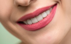 10 лучших методов отбеливания зубов в домашних условиях, одобренных стоматологами