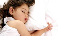 Взрослый или ребенок скрипит зубами во сне – причины и лечение