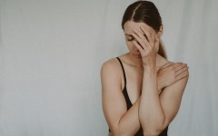 Апатия из-за плохих новостей: как вернуться к обычной жизни в кризисной ситуации
