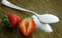 «Хозяин, где мои обещанные калории?»: диетолог объяснил, как сахарозаменители обманывают и разрушают наш организм