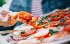 Как похудеть на пицце: реальная история женщины, которая победила обжорство с помощью психолога