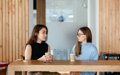 3 фразы, которые вы должны сказать подруге, переживающей развод – советы психолога