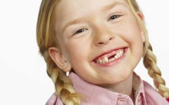 Удаление молочного зуба у ребенка без слез – в домашних условиях и у стоматолога