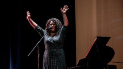 Юбилейный концерт Оксаны Сичкарук: вечер, в котором музыка становится историей жизни