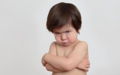 Трехлетний ребенок всех бьет и кусает – что делать родителям, и откуда растет эта проблема?