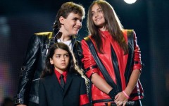 Как сейчас выглядят и живут дети Майкла Джексона, которым досталось огромное состояние отца