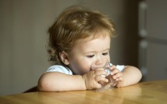 Какую воду пить ребенку: кипятим или фильтруем?