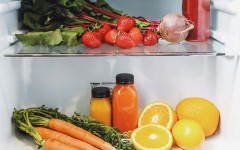 Как правильно хранить в холодильнике самые распространённые продукты?