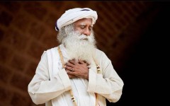 «Вам будет неуютно даже в раю»: индийский мудрец Садхгуру объяснил, как научиться быть счастливой