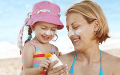 Какие солнцезащитные средства для маленьких детей мы рекомендуем?