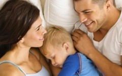 Стоит ли детям спать с родителями, и как отучить ребенка спать вместе с родителями – подробная инструкция