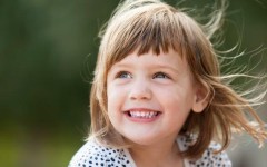 Почему мой ребёнок смеётся, когда я его ругаю?