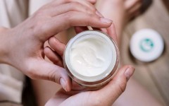 Лучшие дневные кремы для жирной кожи лица — увлажнение и защита