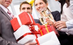10 оригинальных подарков боссу на Новый 2017 год Огненного Петуха — что подарить начальнику?