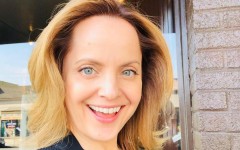 «Я благодарна за самую важную роль матери»: 42-летняя Мена Сувари рассказала о своём долгом пути к рождению сына