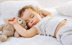 Что делать, если ребенок плохо спит ночью?