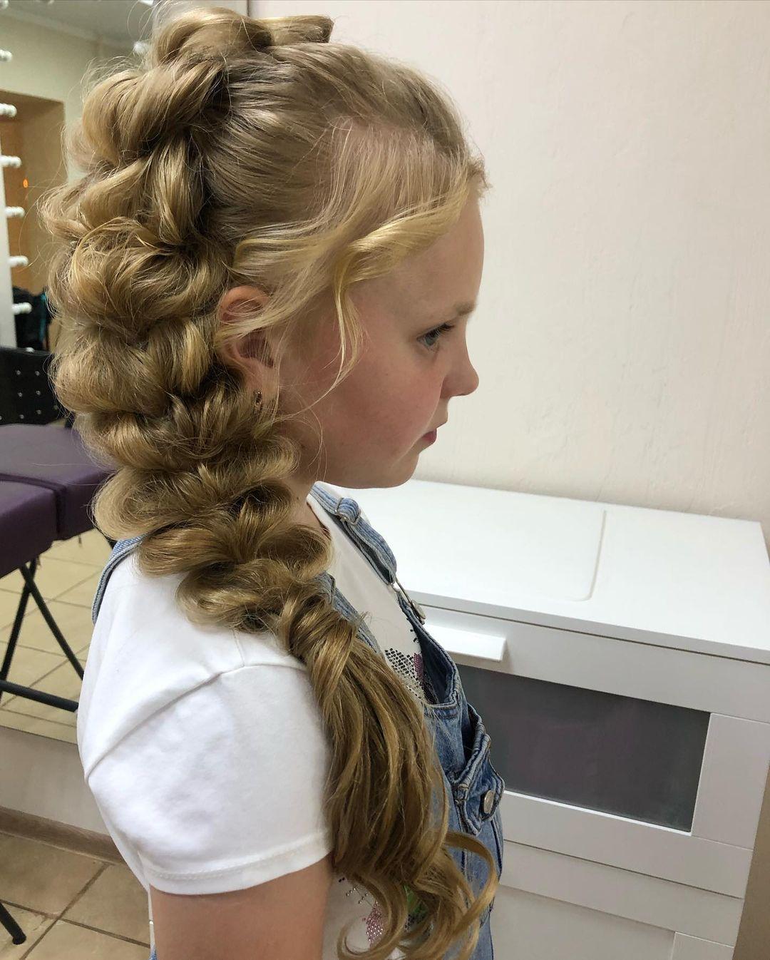 Beautiful hairstyles for September 1 for school girls