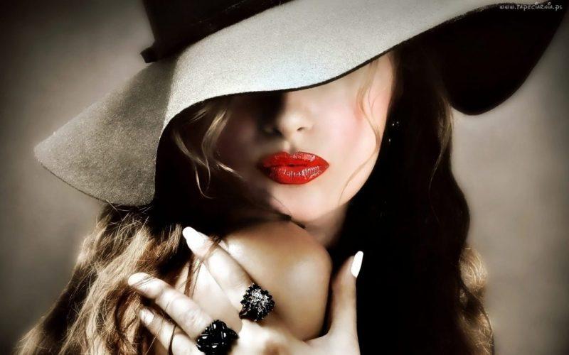 These tips will help you to remain always mysterious and desired for your loved one.