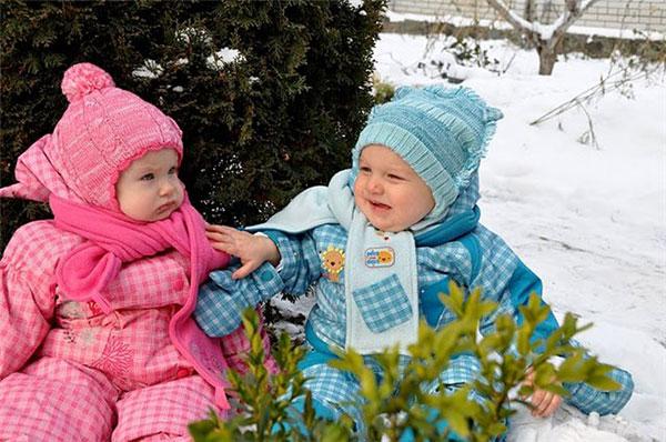 How to dress your child outside in winter