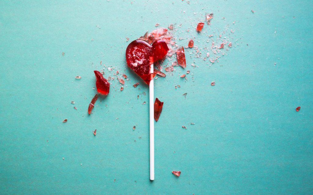 How to forget a loved one after breaking up?