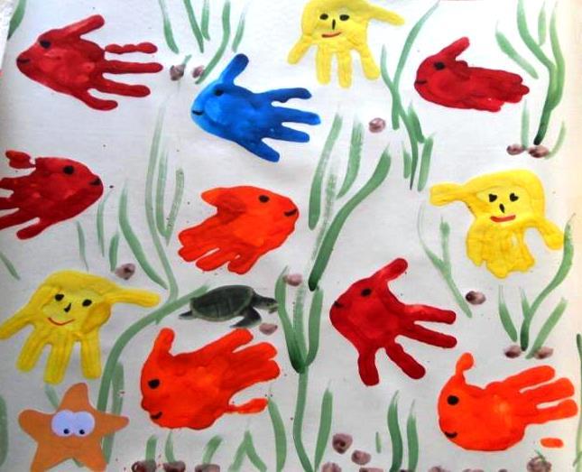 Drawing with fingers and palms with children 1-3 years old - underwater world