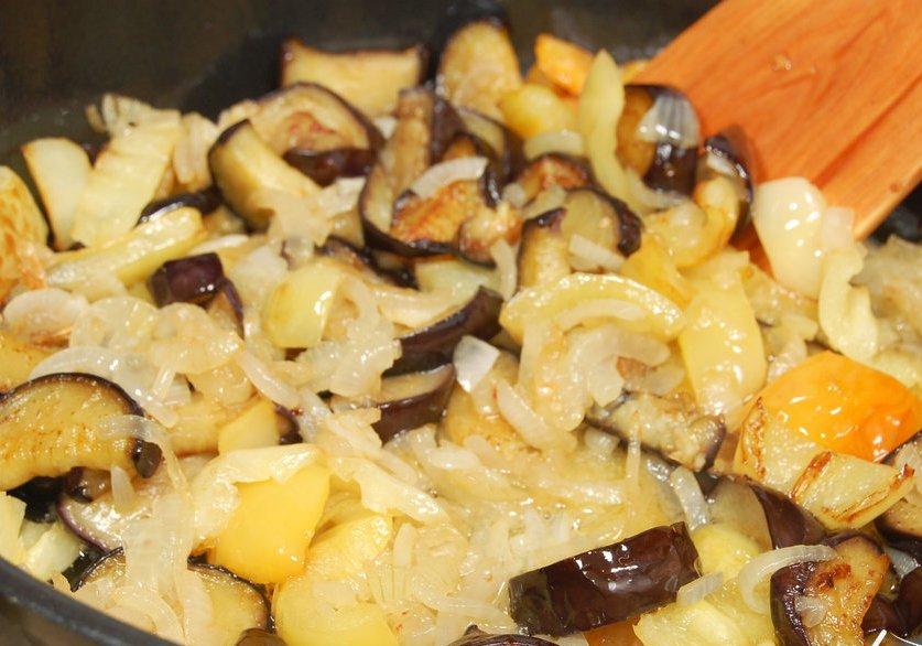 Baked potatoes with eggplant