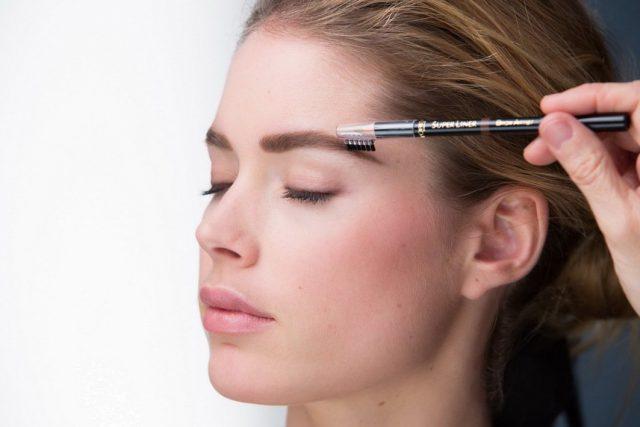Comb eyebrows