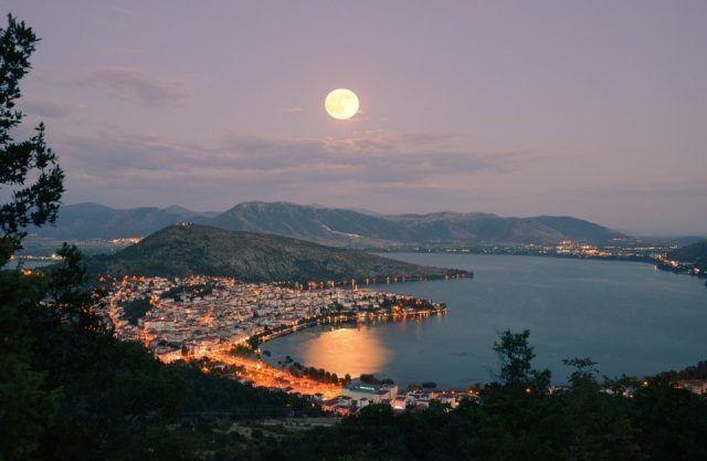 Moon in march
