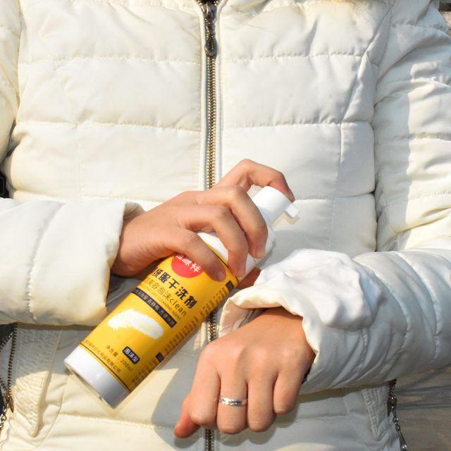 How to clean the collar and sleeves of a down jacket at home